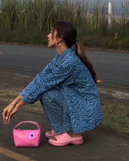 Luana Barrón feet photo thumbnail