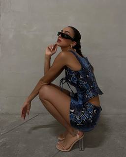 Luana Barrón feet photo thumbnail