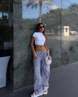 Luana Barrón feet photo thumbnail