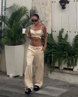 Luana Barrón feet photo thumbnail