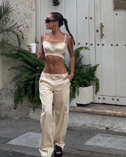 Luana Barrón feet photo thumbnail