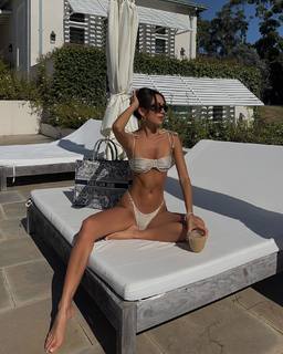 Luana Barrón feet photo thumbnail