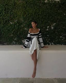 Luana Barrón feet photo thumbnail