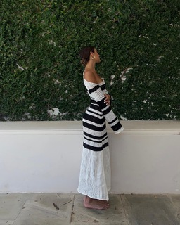 Luana Barrón feet photo thumbnail