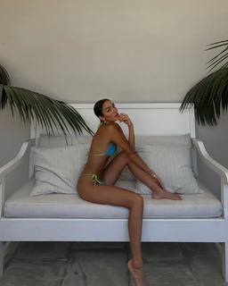 Luana Barrón feet photo thumbnail