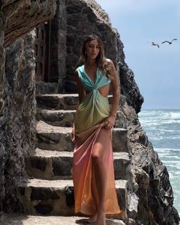 Luana Barrón feet photo thumbnail