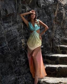 Luana Barrón feet photo thumbnail