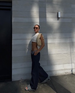 Luana Barrón feet photo thumbnail