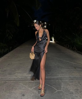 Luana Barrón feet photo thumbnail