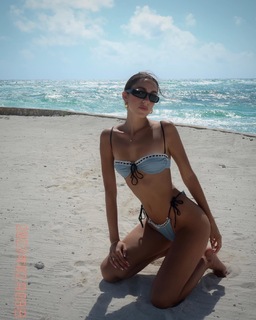 Luana Barrón feet photo thumbnail