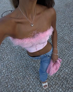 Luana Barrón feet photo thumbnail