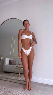 Luana Barrón feet photo thumbnail