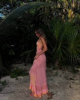 Luana Barrón feet photo thumbnail