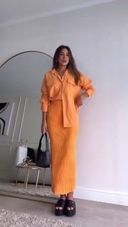 Luana Barrón feet photo thumbnail