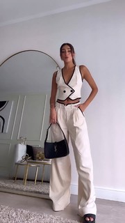 Luana Barrón feet photo thumbnail