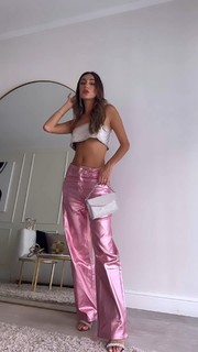 Luana Barrón feet photo thumbnail