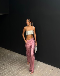 Luana Barrón feet photo thumbnail