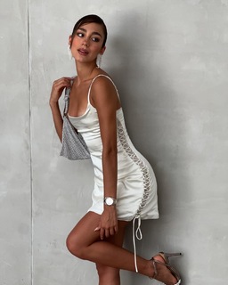 Luana Barrón feet photo thumbnail