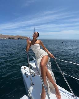 Luana Barrón feet photo thumbnail