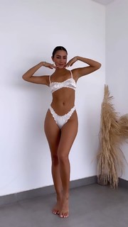 Luana Barrón feet photo thumbnail