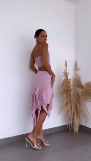 Luana Barrón feet photo thumbnail