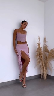 Luana Barrón feet photo thumbnail