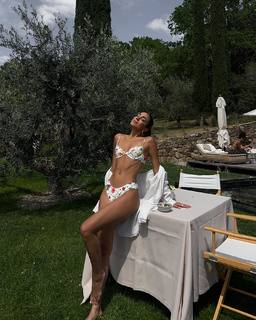 Luana Barrón feet photo thumbnail