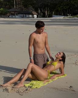 Luana Barrón feet photo thumbnail