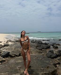 Luana Barrón feet photo thumbnail