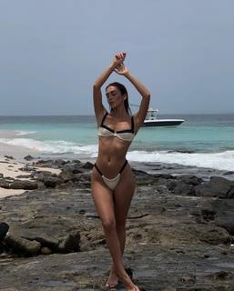 Luana Barrón feet photo thumbnail