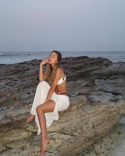 Luana Barrón feet photo thumbnail