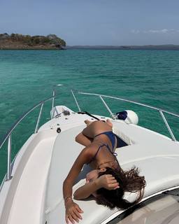 Luana Barrón feet photo thumbnail