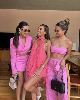 Luana Barrón feet photo thumbnail