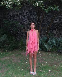 Luana Barrón feet photo thumbnail