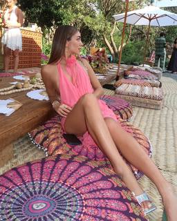 Luana Barrón feet photo thumbnail