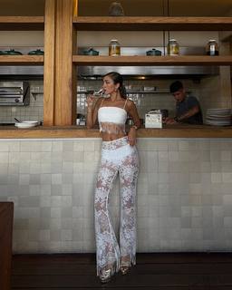 Luana Barrón feet photo thumbnail