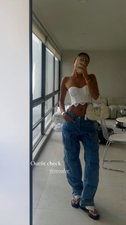 Luana Barrón feet photo thumbnail