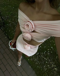 Luana Barrón feet photo thumbnail