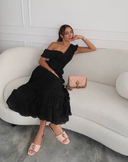 Luana Barrón feet photo thumbnail