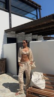 Luana Barrón feet photo thumbnail