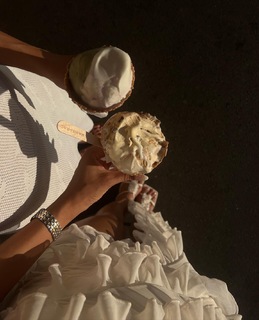 Luana Barrón feet photo thumbnail