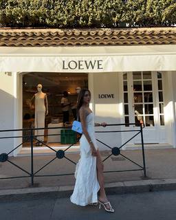 Luana Barrón feet photo thumbnail