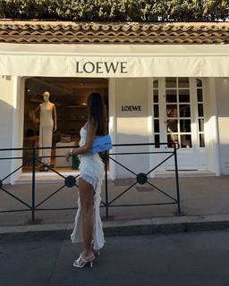 Luana Barrón feet photo thumbnail