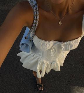 Luana Barrón feet photo thumbnail