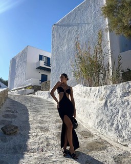 Luana Barrón feet photo thumbnail