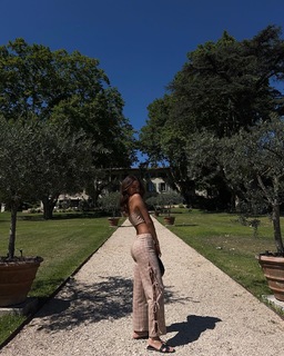 Luana Barrón feet photo thumbnail