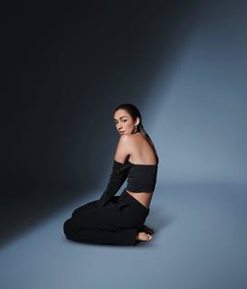 Luana Barrón feet photo thumbnail