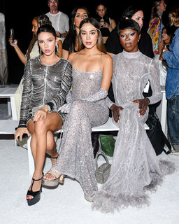 Luana Barrón feet photo thumbnail