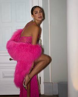 Luana Barrón feet photo thumbnail