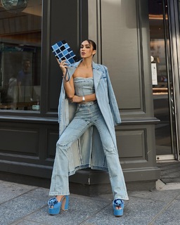 Luana Barrón feet photo thumbnail